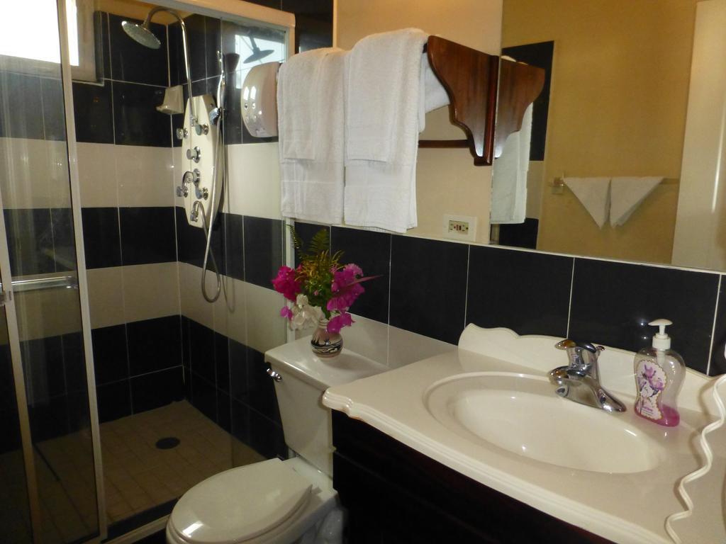 Guest House Villa Mishkan Runaway Bay Δωμάτιο φωτογραφία