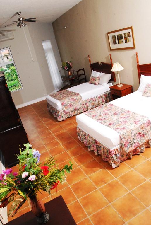 Guest House Villa Mishkan Runaway Bay Δωμάτιο φωτογραφία