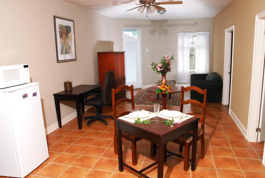 Guest House Villa Mishkan Runaway Bay Δωμάτιο φωτογραφία