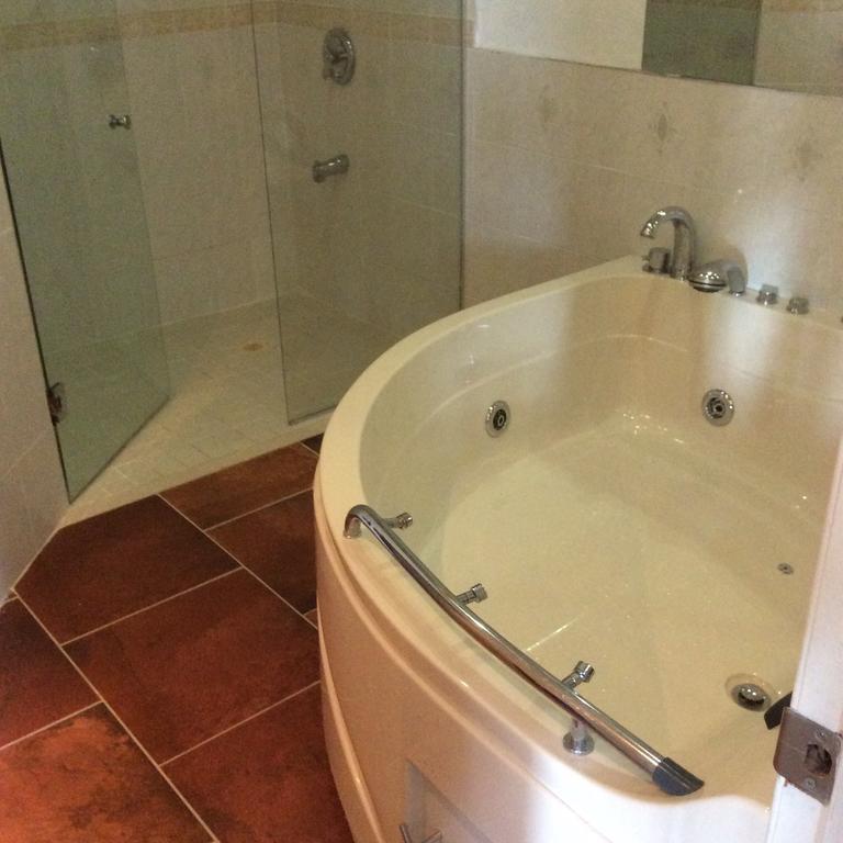 Guest House Villa Mishkan Runaway Bay Εξωτερικό φωτογραφία