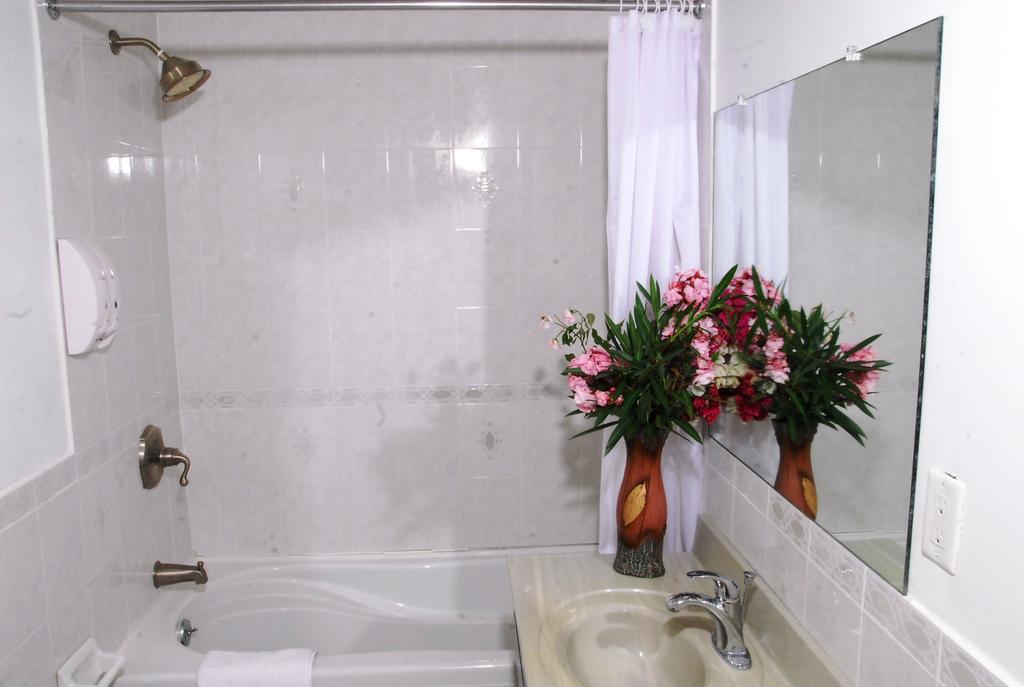 Guest House Villa Mishkan Runaway Bay Εξωτερικό φωτογραφία